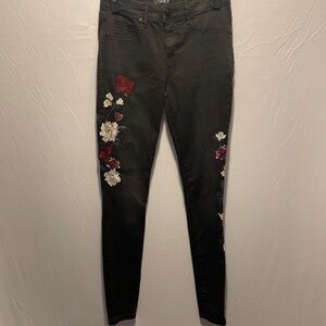 Jennifer Lopez Jean Black Embroidered Flower Juniors Super Skinny 2Straight Leg